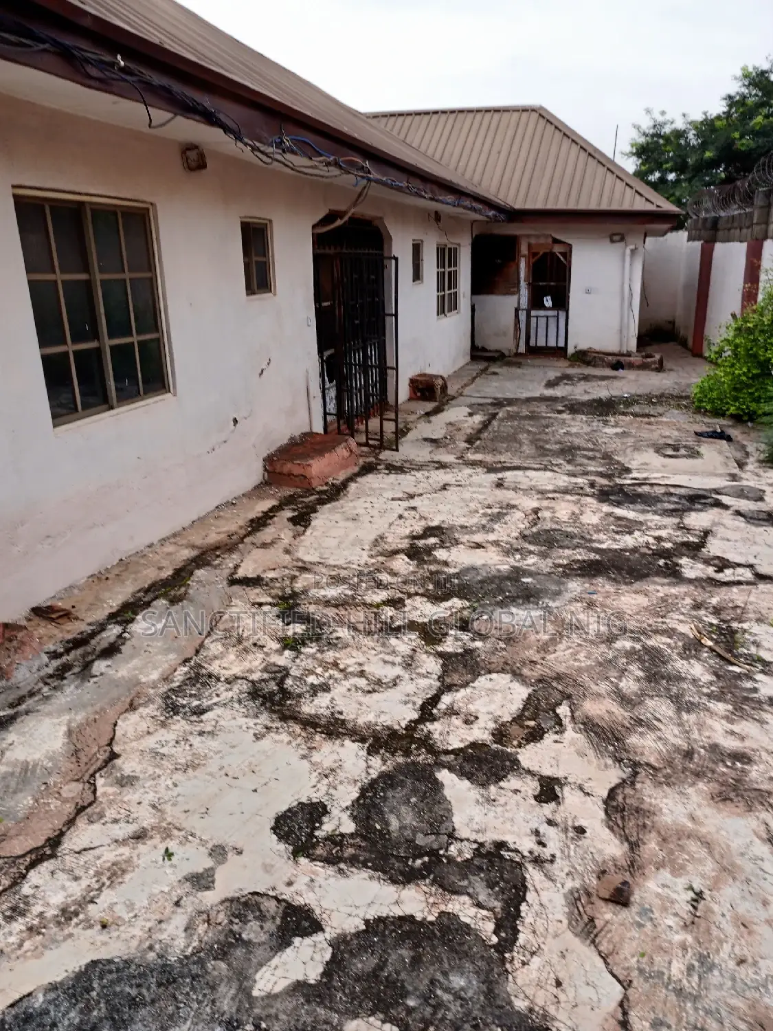 1 Unit of Two Bedrm, 2units of 1bedrm Selfcon for Sale, Cofo in Karu