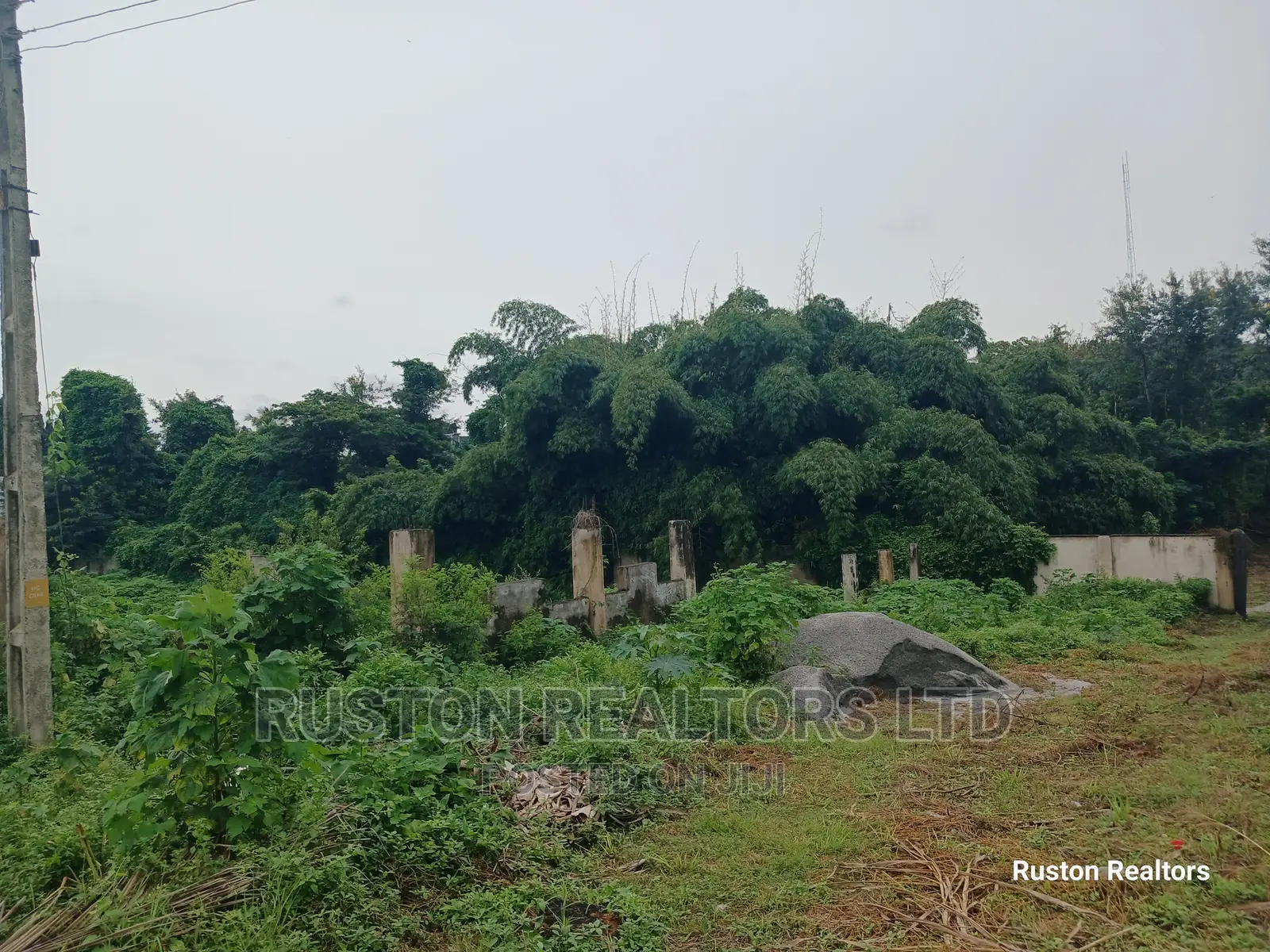 Land Measuring About 3200sm in Alalubosa
