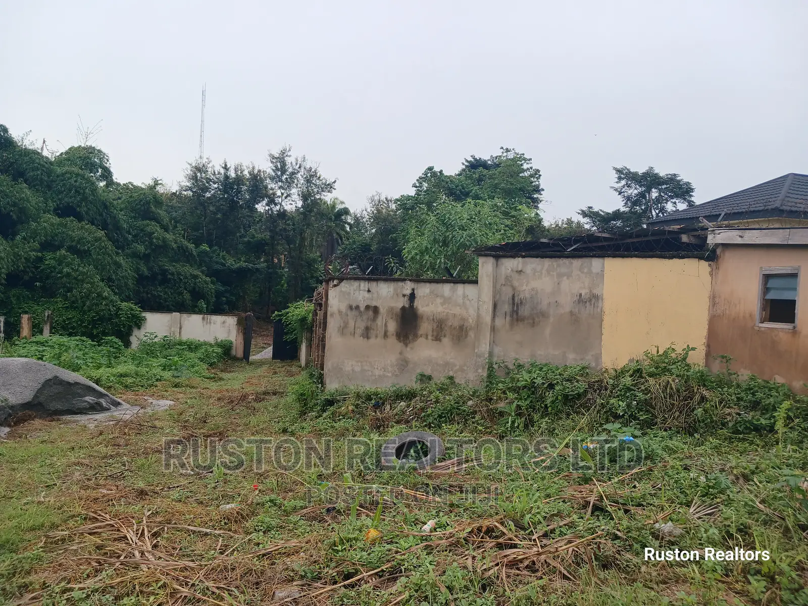 Land Measuring About 3200sm in Alalubosa