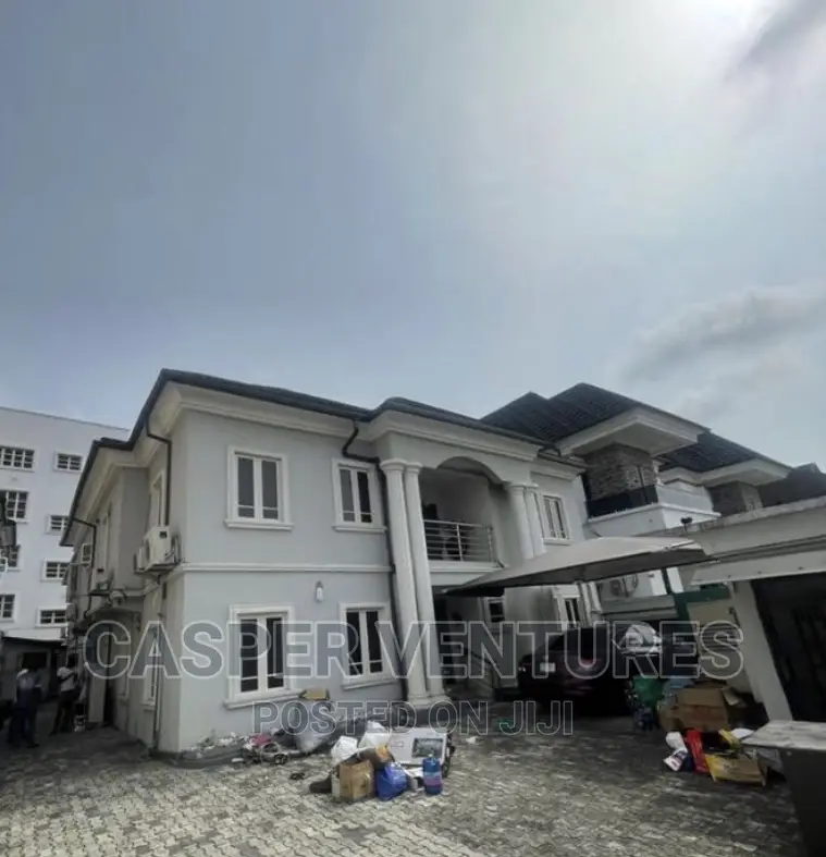 1bdrm Room & Parlour in Chevron for rent in Chevron