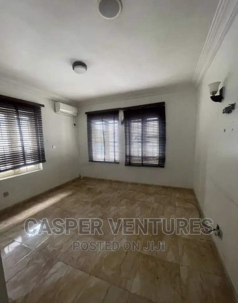 1bdrm Room & Parlour in Chevron for rent in Chevron