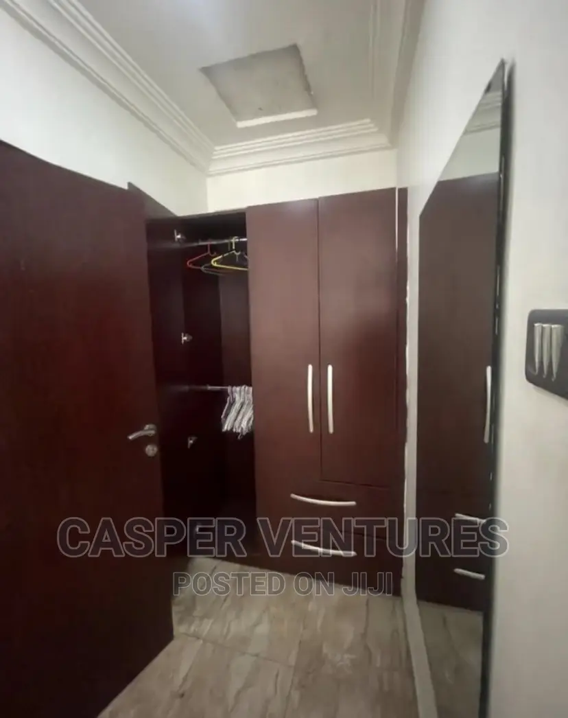 1bdrm Room & Parlour in Chevron for rent in Chevron