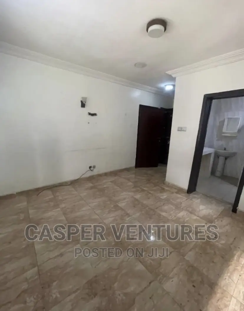 1bdrm Room & Parlour in Chevron for rent in Chevron