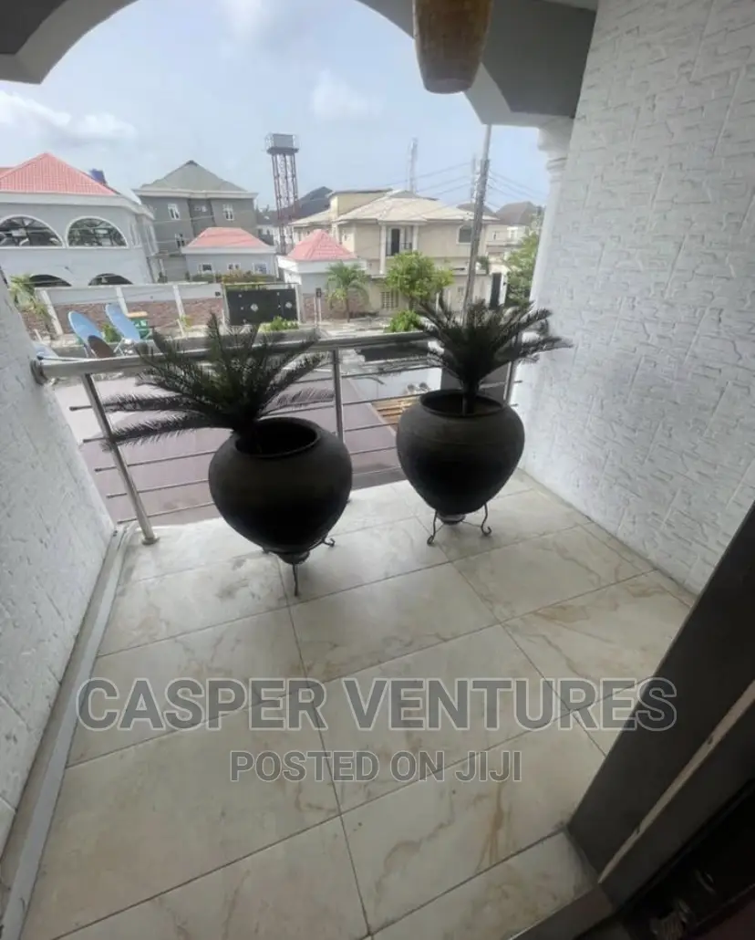 1bdrm Room & Parlour in Chevron for rent in Chevron