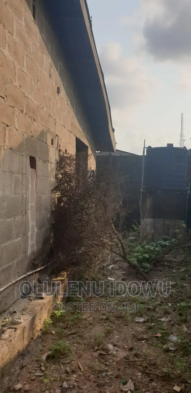 Furnished 2bdrm Block of Flats in Alimosho for sale in Alimosho