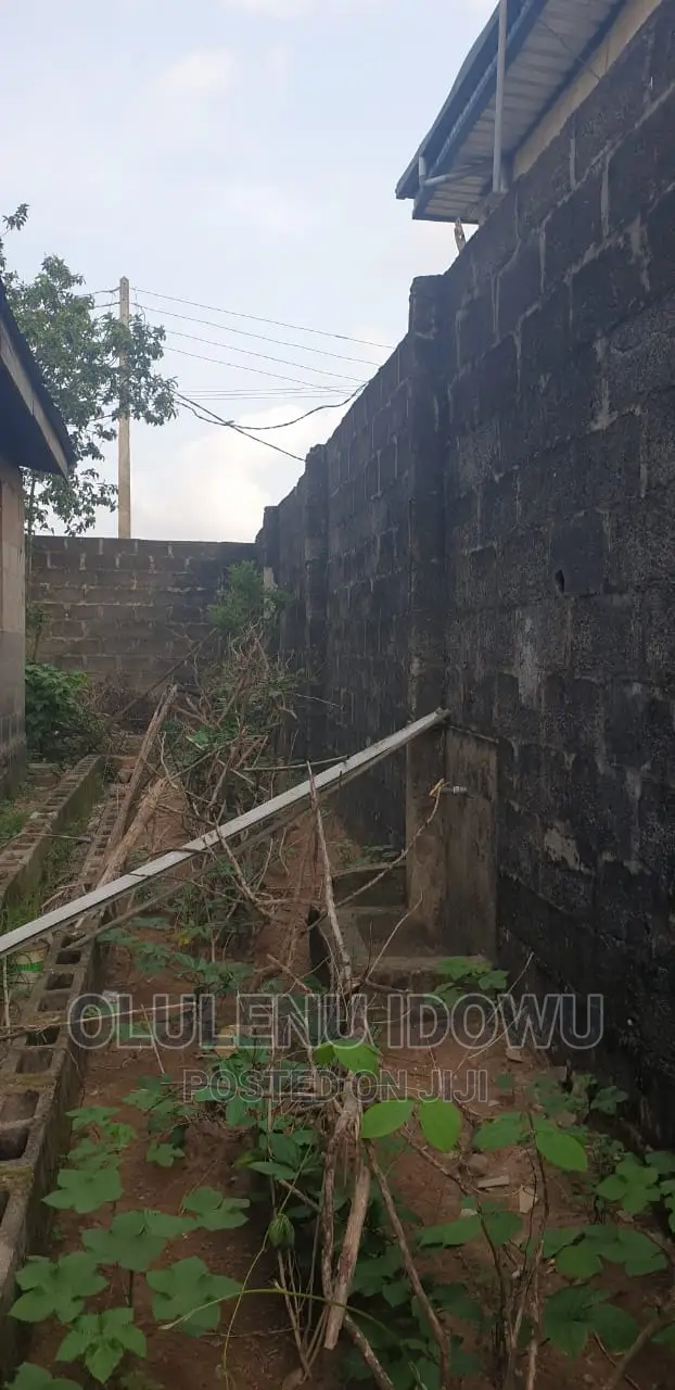 Furnished 2bdrm Block of Flats in Alimosho for sale in Alimosho