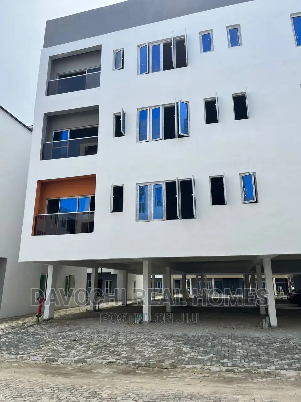 3bdrm Apartment in Lekki Phase One for sale in Lekki
