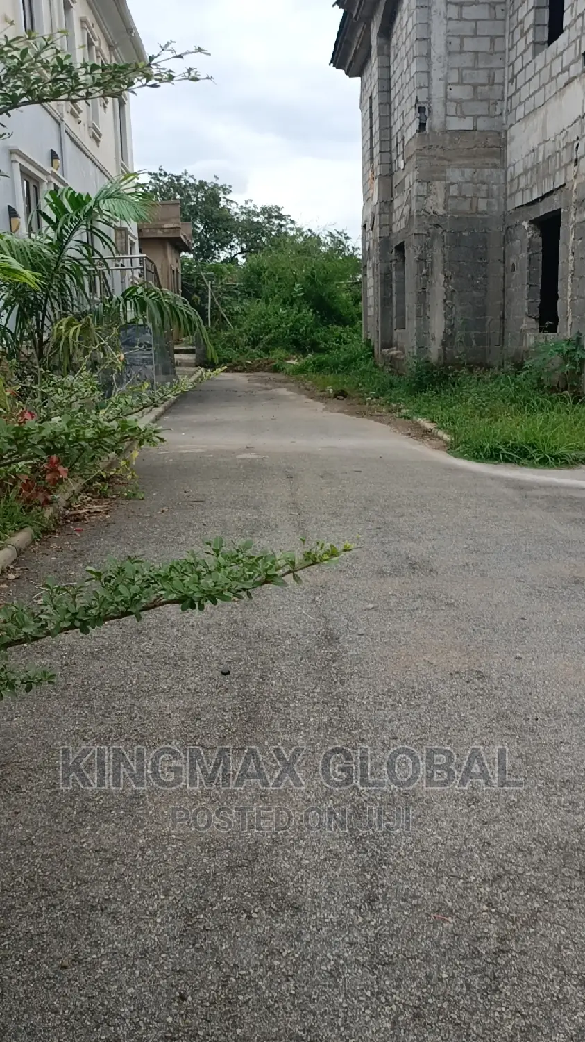 5bdrm Duplex in Life Camp for sale in Life Camp