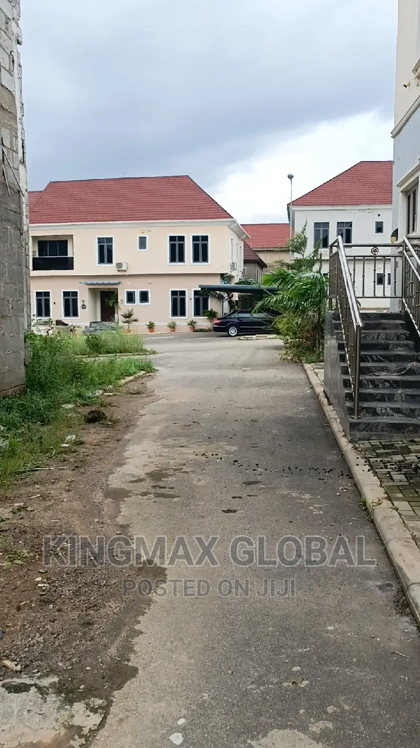 5bdrm Duplex in Life Camp for sale in Life Camp