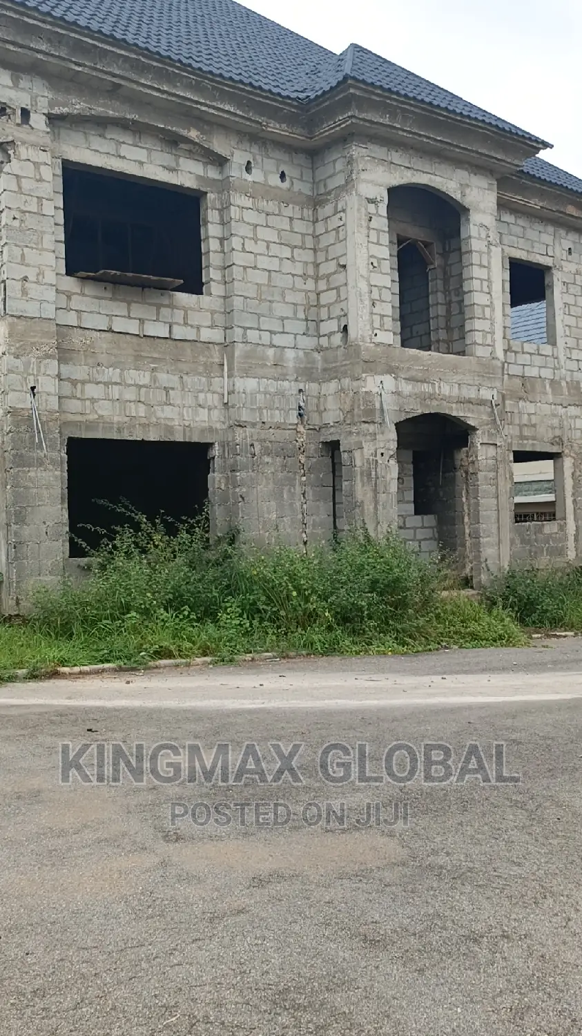 5bdrm Duplex in Life Camp for sale in Life Camp