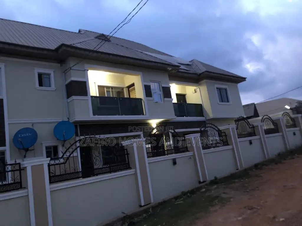8bdrm House in Diamond Estate, Ologuneru for sale in Ologuneru
