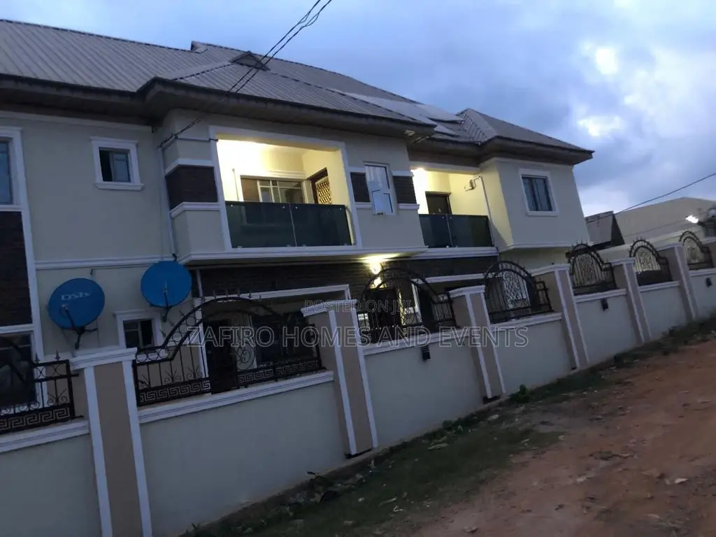8bdrm House in Diamond Estate, Ologuneru for sale in Ologuneru