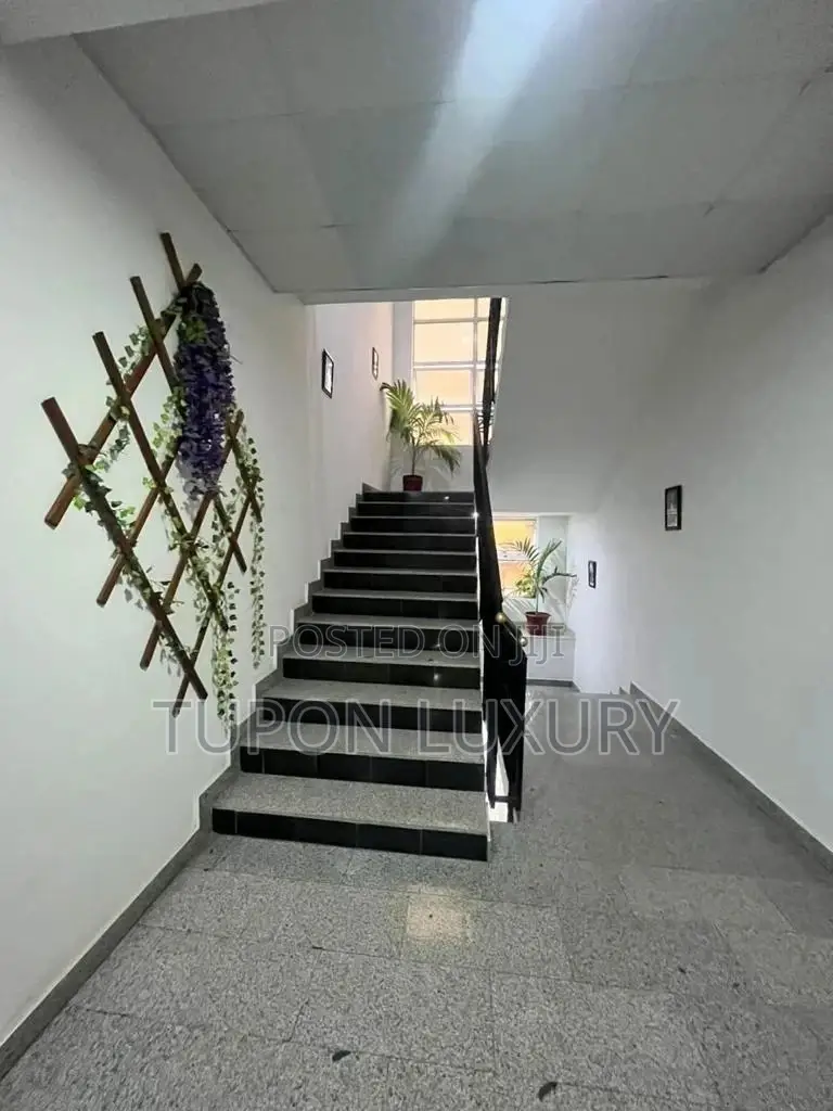 Spacious 1 Bedroom Apartment in Lekki Phase 1