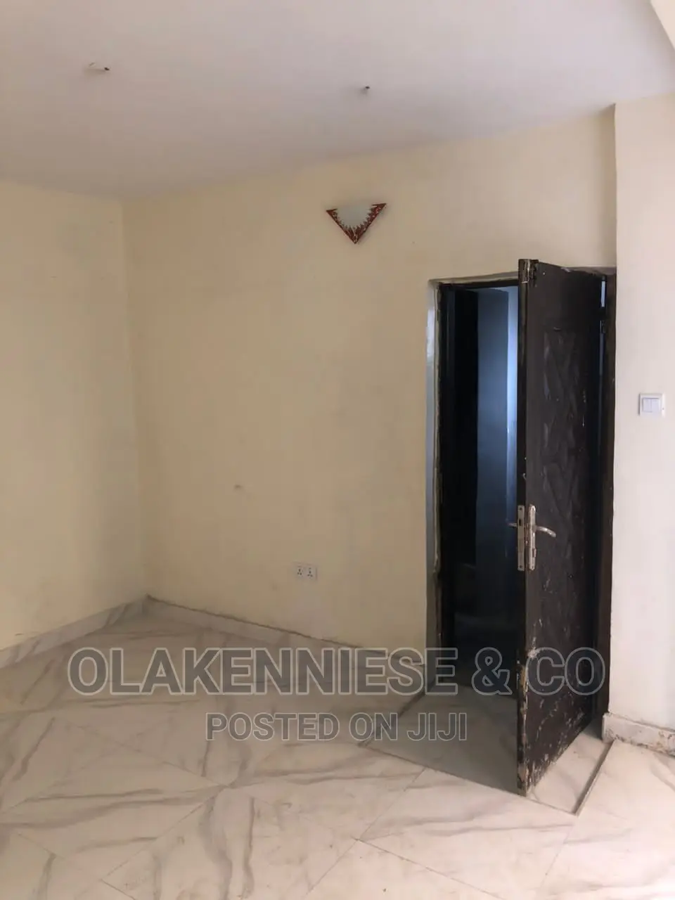 2bdrm Block of Flats in Mabo, Western Avenue for rent in Western Avenue