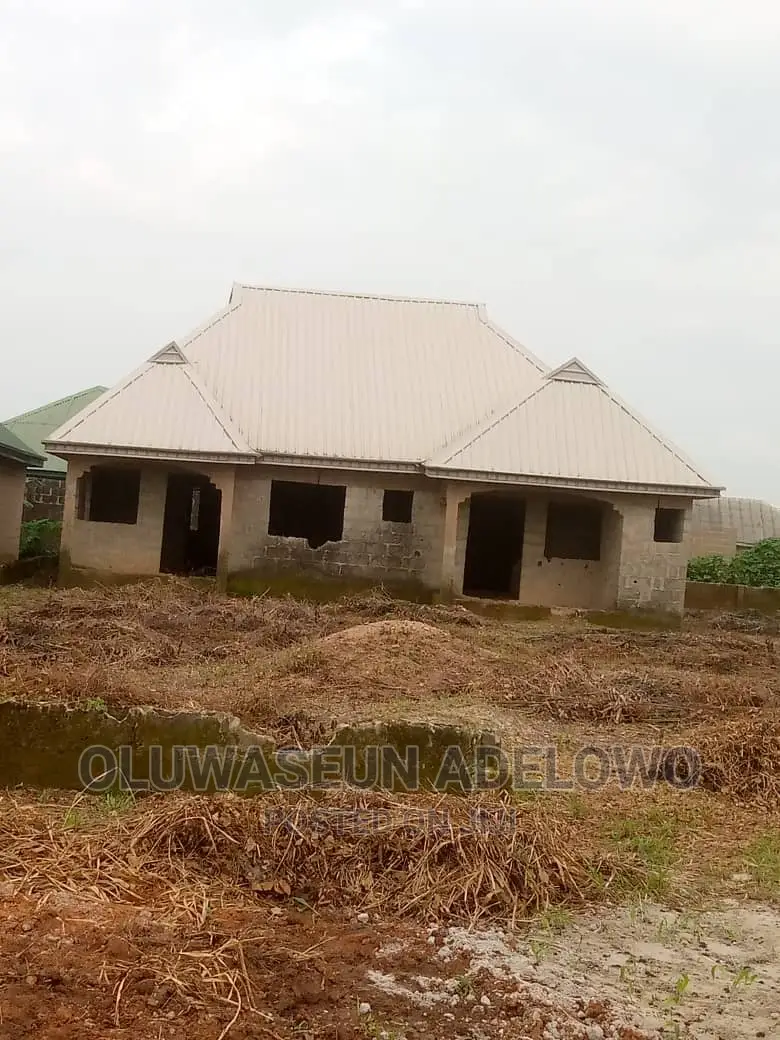 3-Bedroom/Mini Flat Bungalow in Ifo