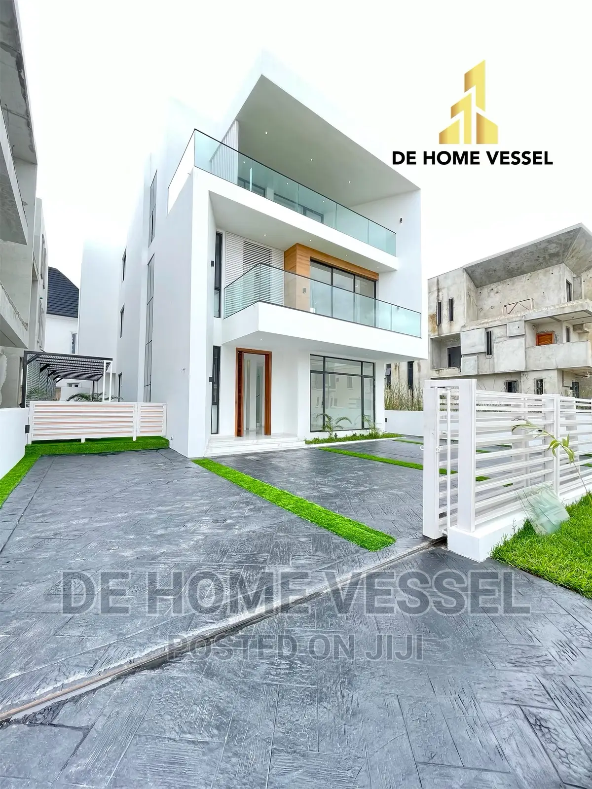 5bdrm Duplex in Chevron for sale in Chevron