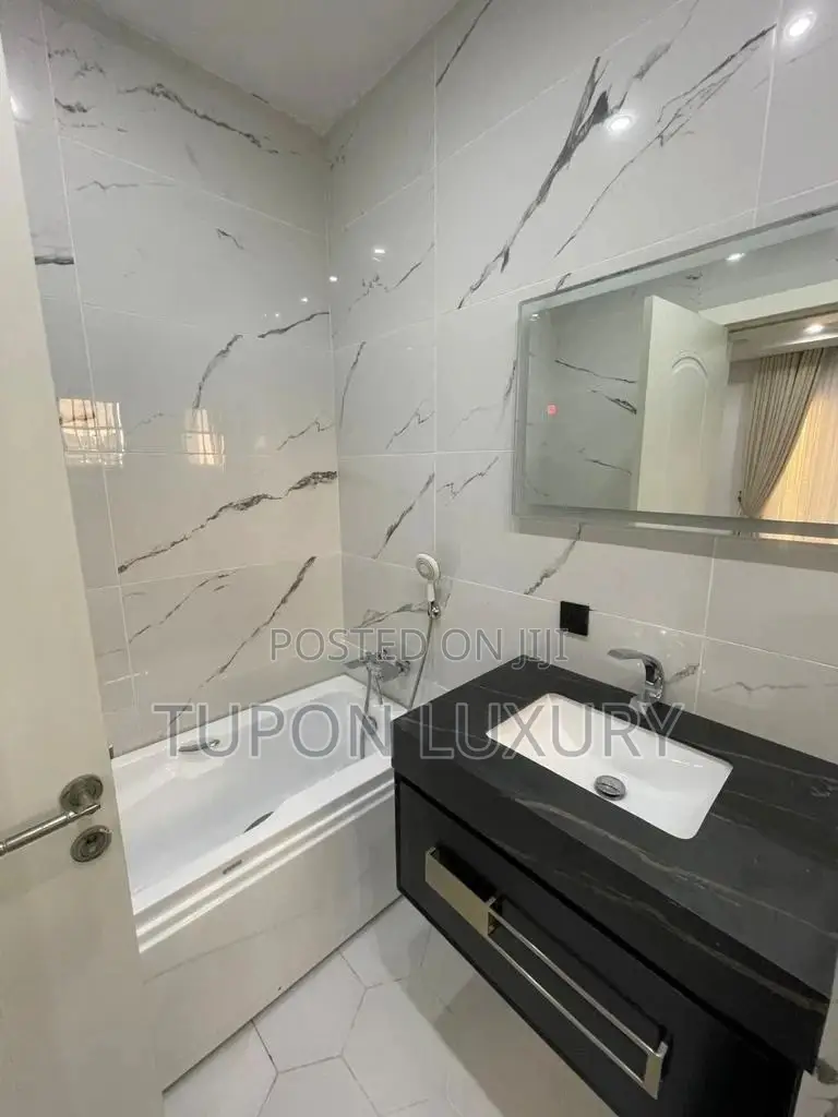 4 Bedroom Waterfront Apattmsnt in Lekki Phase 1