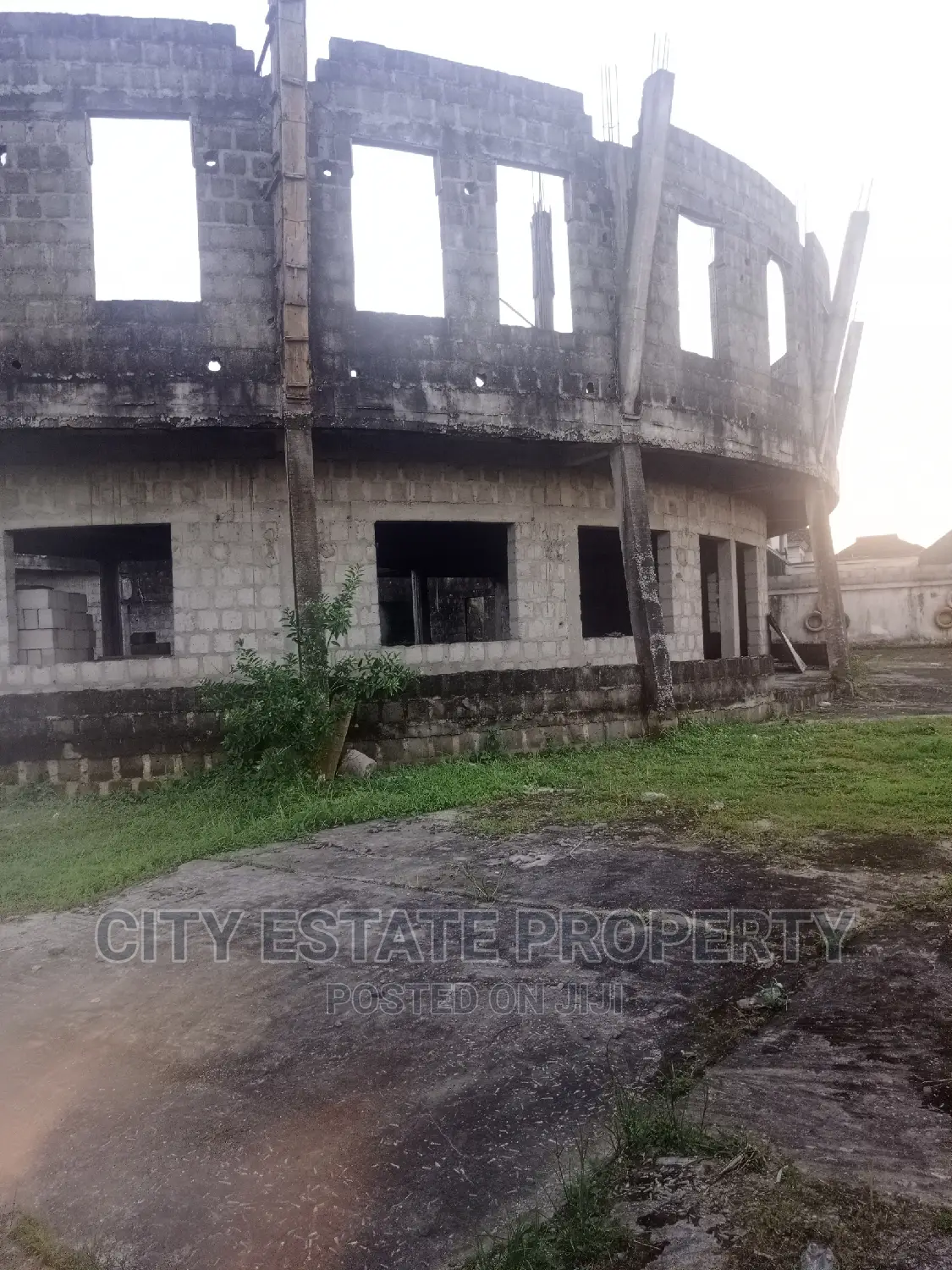 Uncompleted Event Centre Around Mandela Estate Sars Rd Ph in Rukpokwu