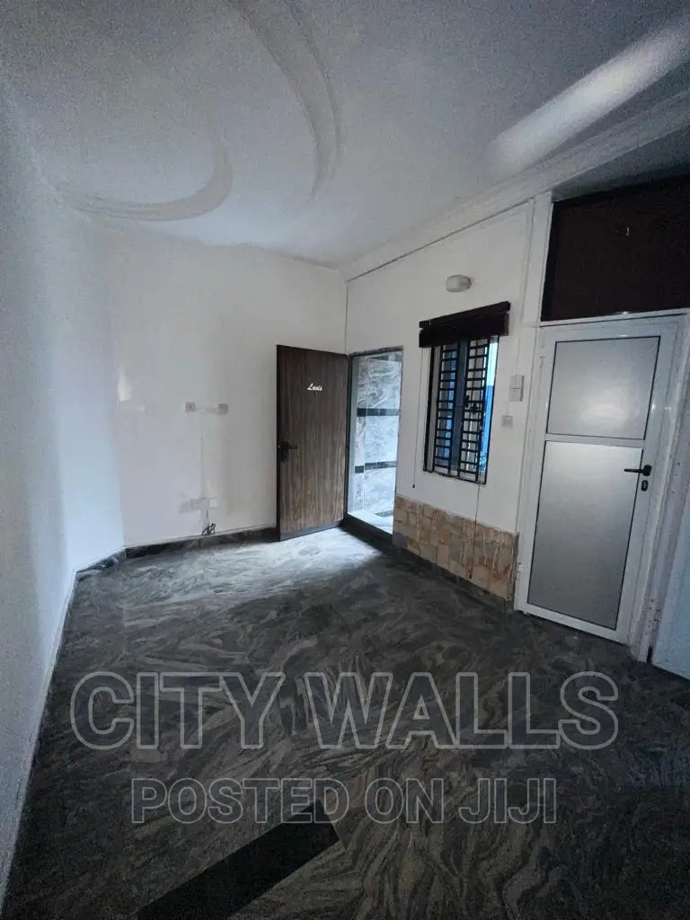 Mini Flat in Chevron for rent in Chevron
