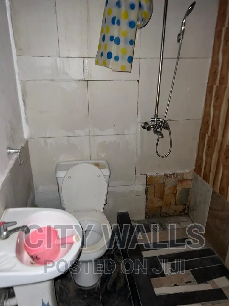 Mini Flat in Chevron for rent in Chevron