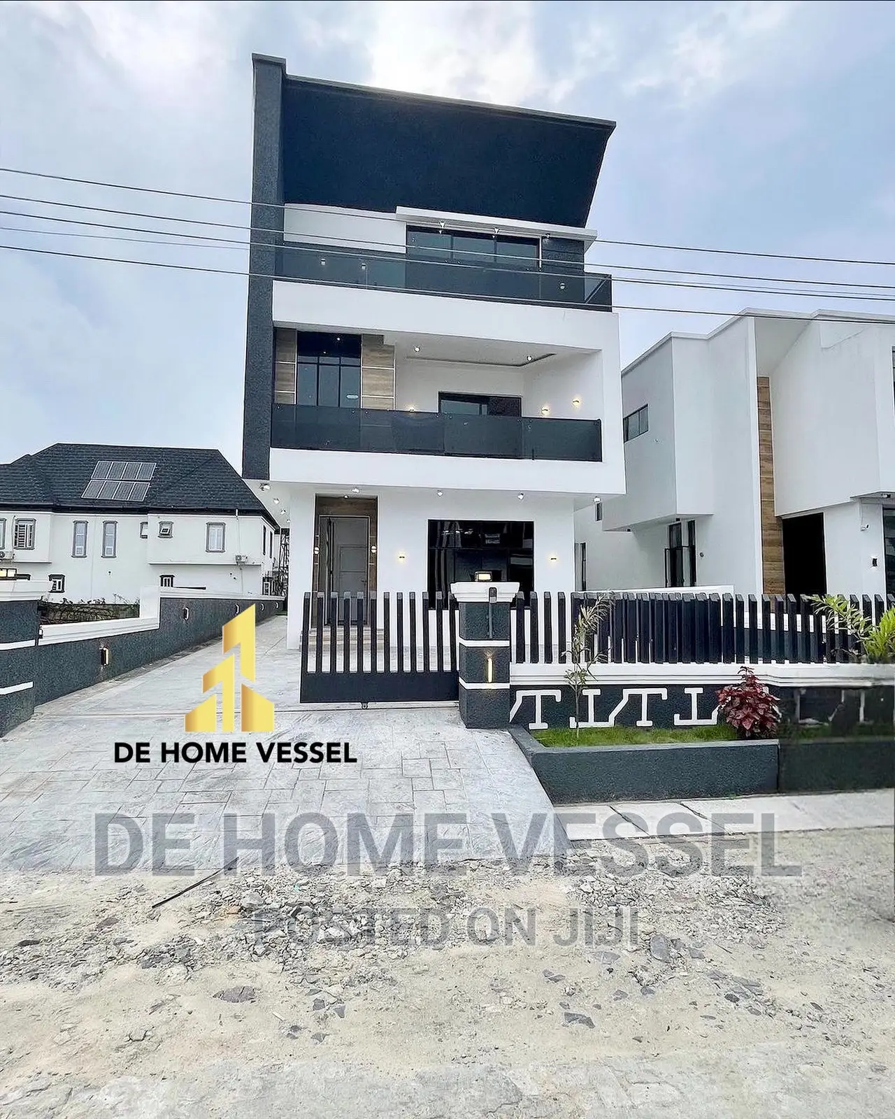 5bdrm Duplex in Ikota for sale in Ikota