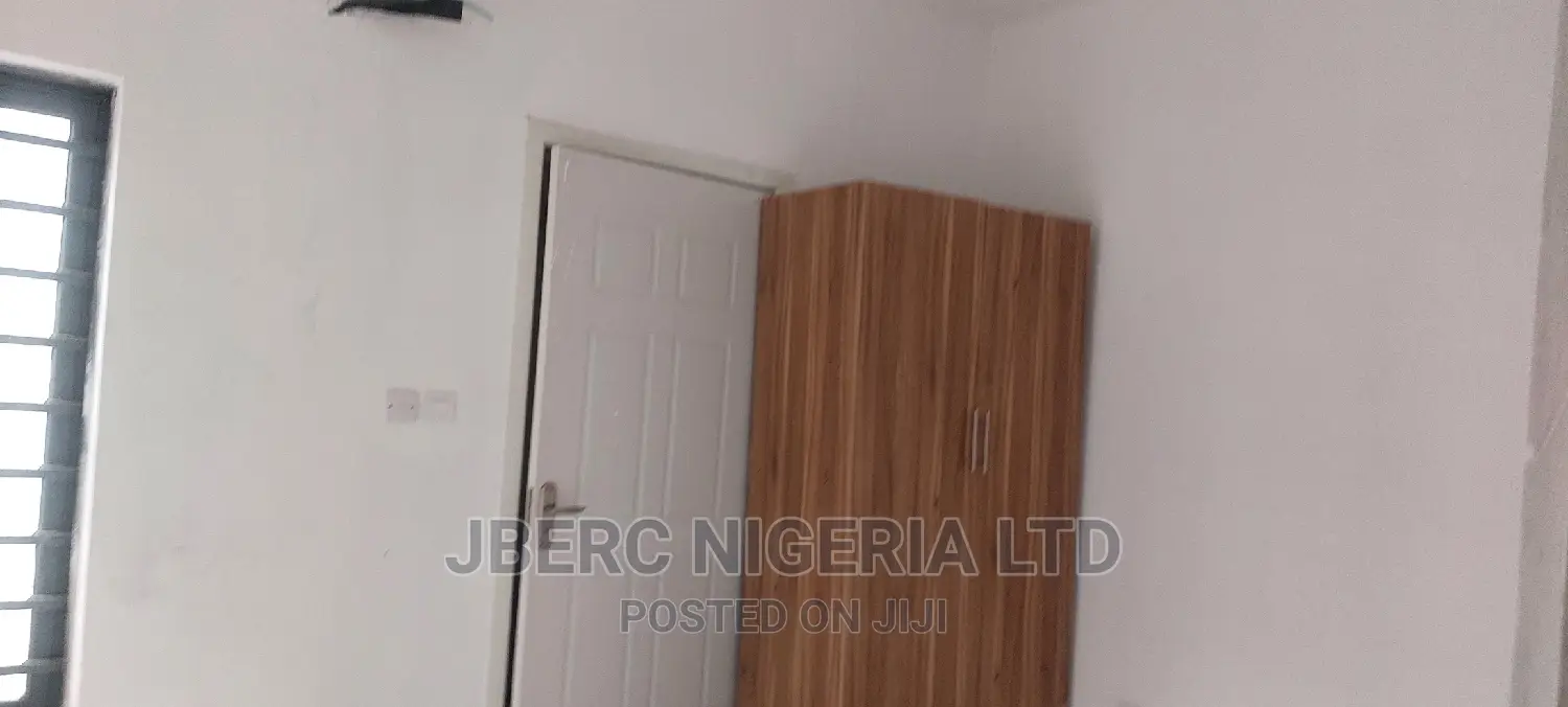 4bdrm Duplex in Mc Foy Thomas Estate for sale in Thomas Estate