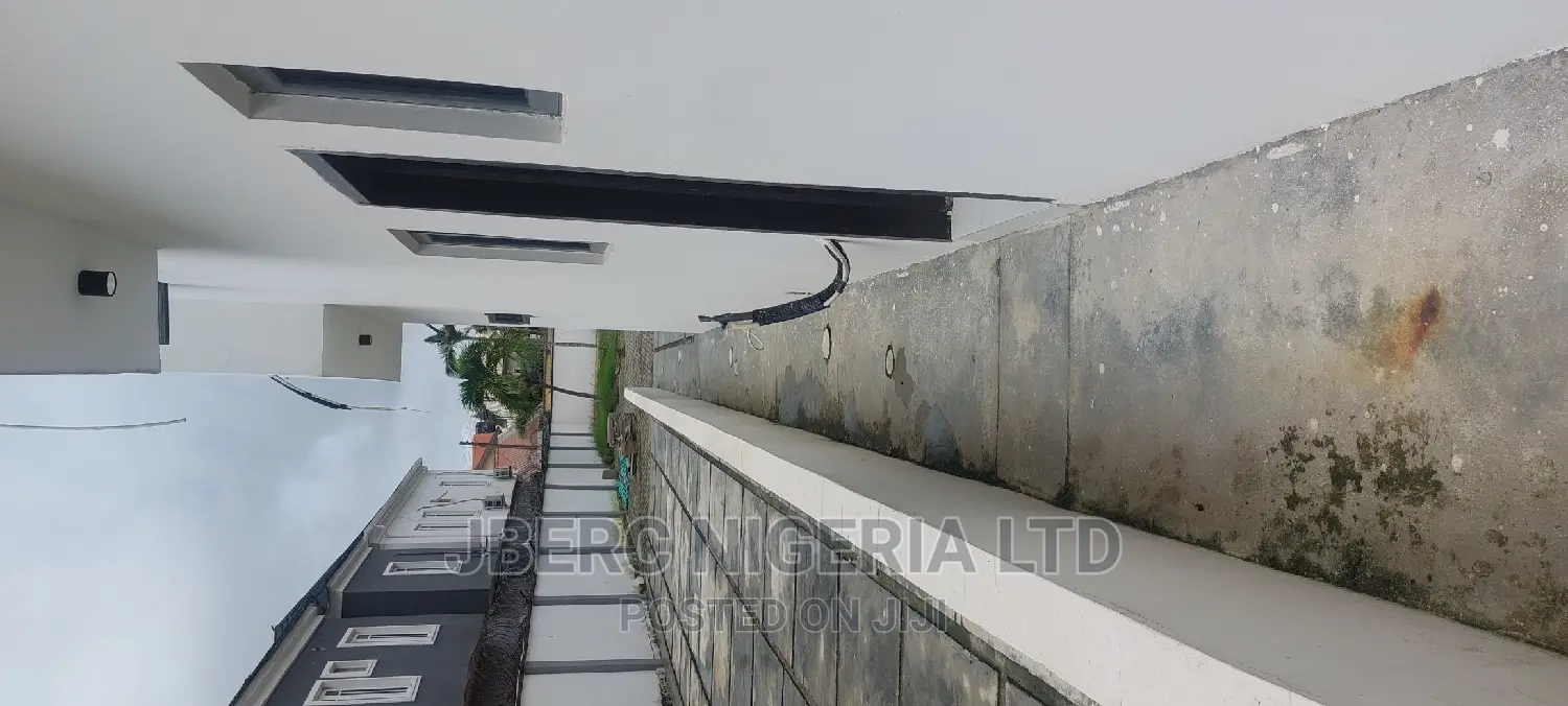 4bdrm Duplex in Mc Foy Thomas Estate for sale in Thomas Estate