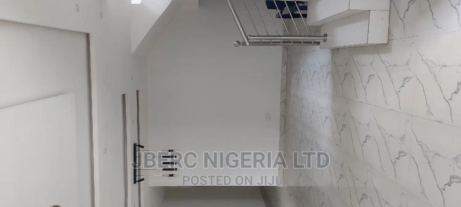4bdrm Duplex in Mc Foy Thomas Estate for sale in Thomas Estate