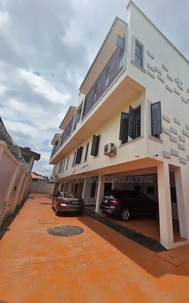 Furnished 4bdrm Townhouse/Terrace in Omole Phase 2 for Sale in Omole Phase 2