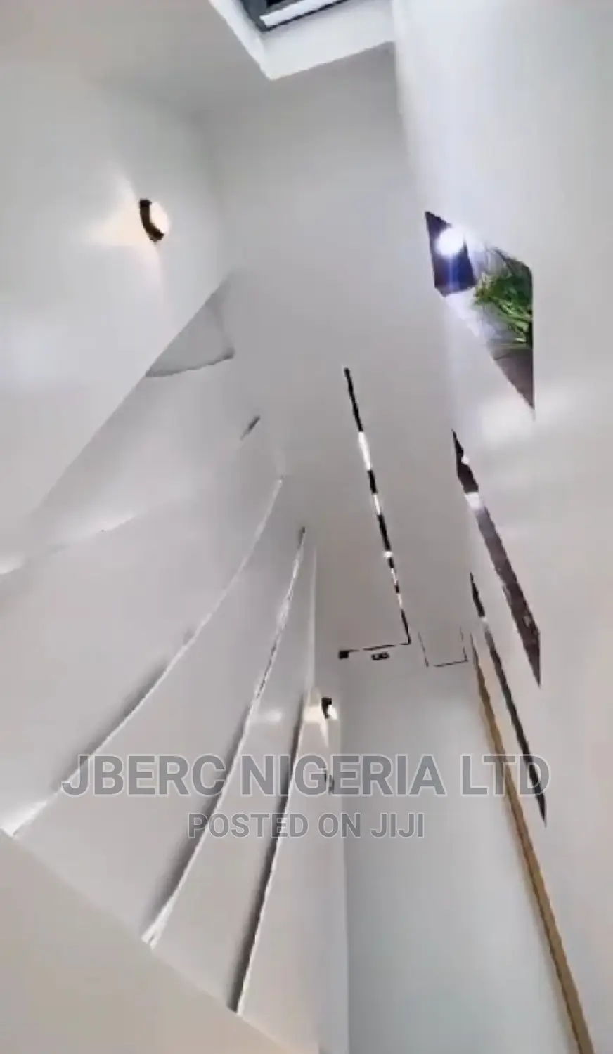 5bdrm Duplex in Chevron Estate for sale in Chevron