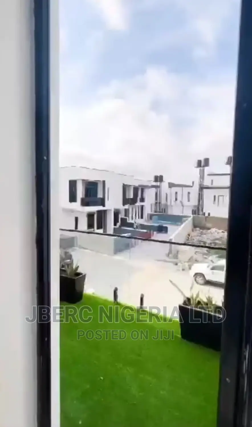 5bdrm Duplex in Chevron Estate for sale in Chevron