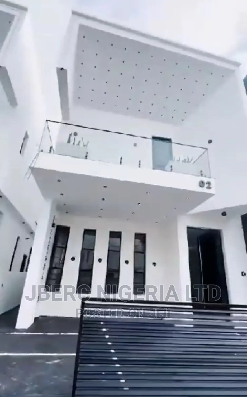 5bdrm Duplex in Chevron Estate for sale in Chevron