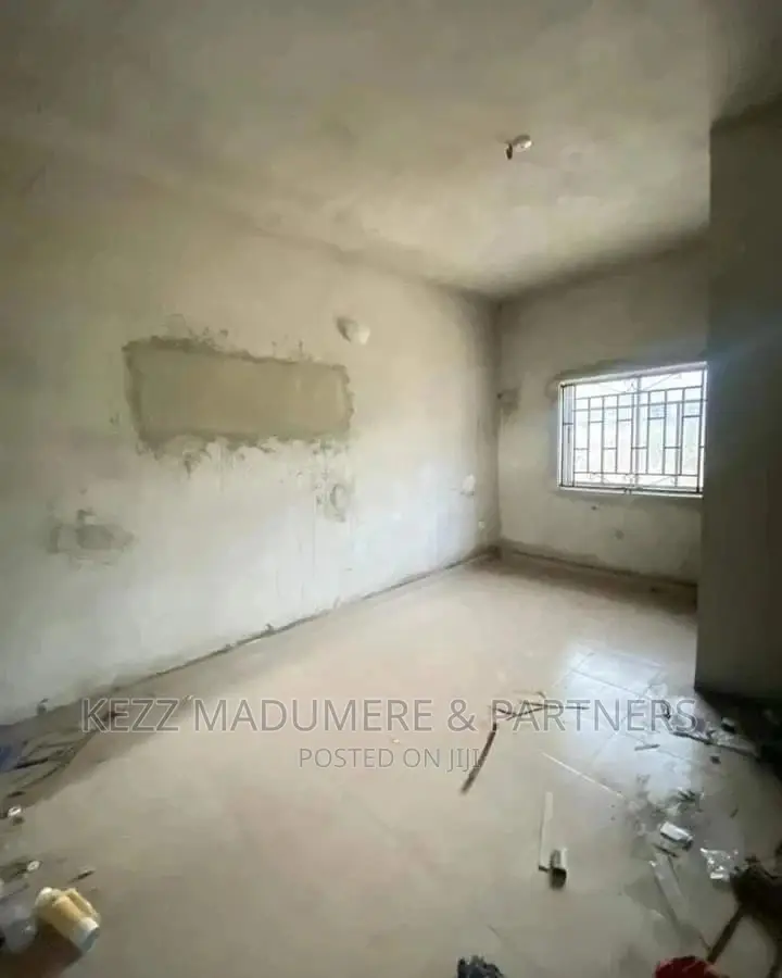 1bdrm Block of Flats in Off Sars Road, Port for sale in Port-Harcourt