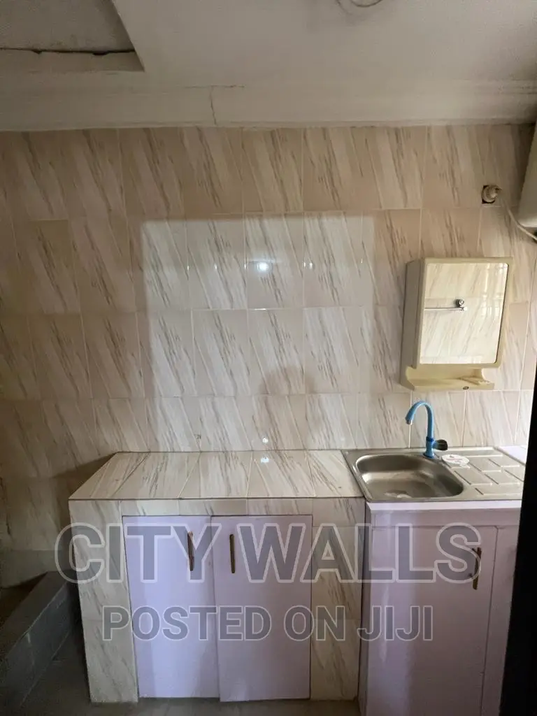 Mini Flat in Chevron for rent in Chevron