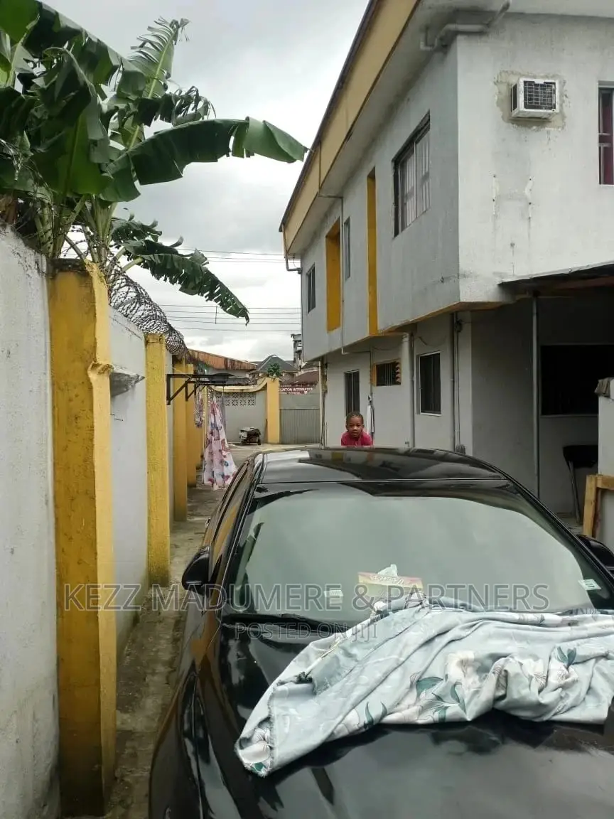 6bdrm Block of Flats in Major Rd Road, Port for sale in Port-Harcourt