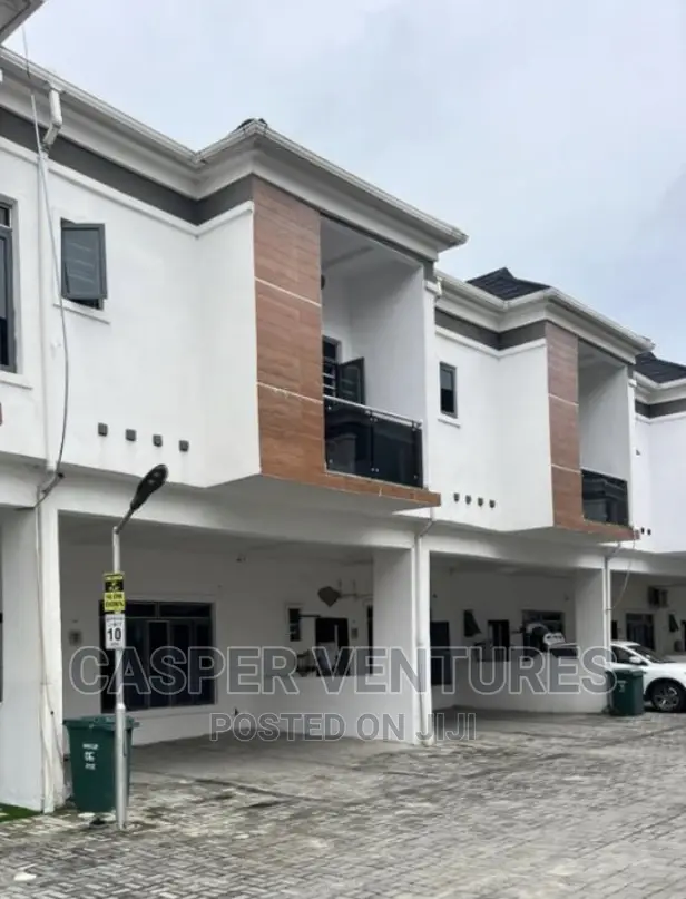 Mini Flat in Orchid, Chevron for rent in Chevron