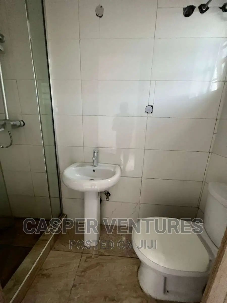 Mini Flat in Orchid, Chevron for rent in Chevron