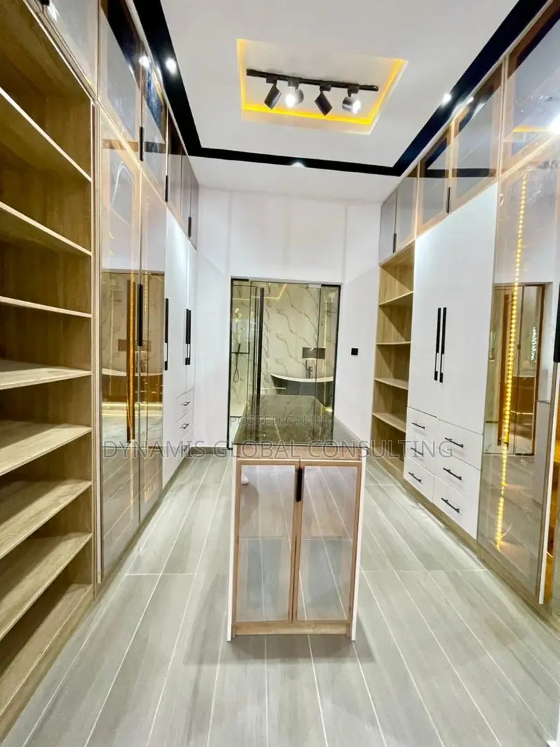 Furnished 5bdrm Duplex in Lekki Phase 2, Chevron for sale in Chevron