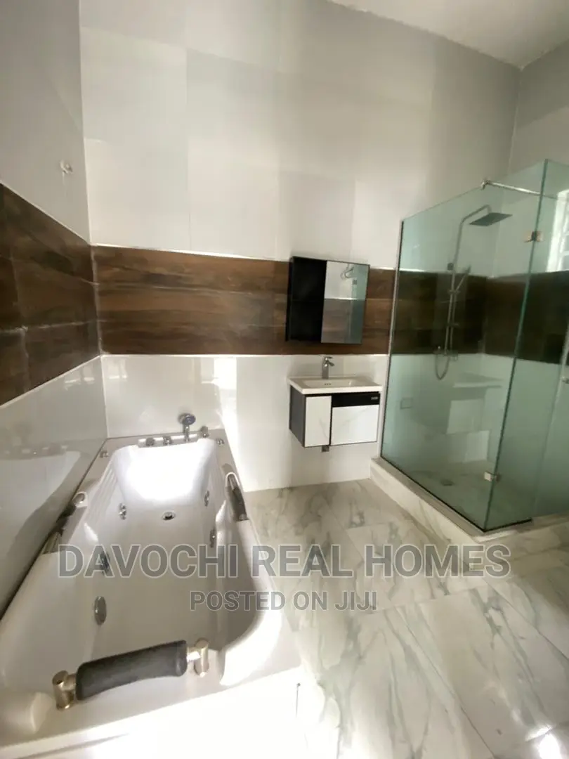 4bdrm Duplex in Chevron Drive, Lekki for sale in Lekki