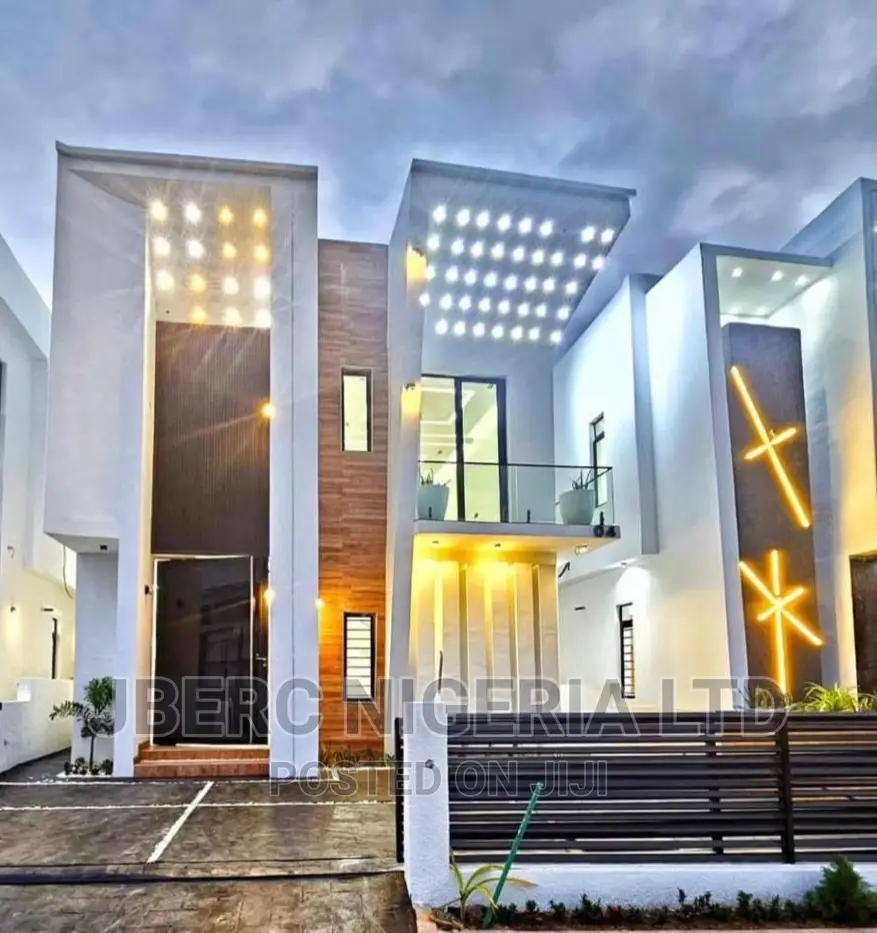 5bdrm Duplex in Chevron for sale in Chevron