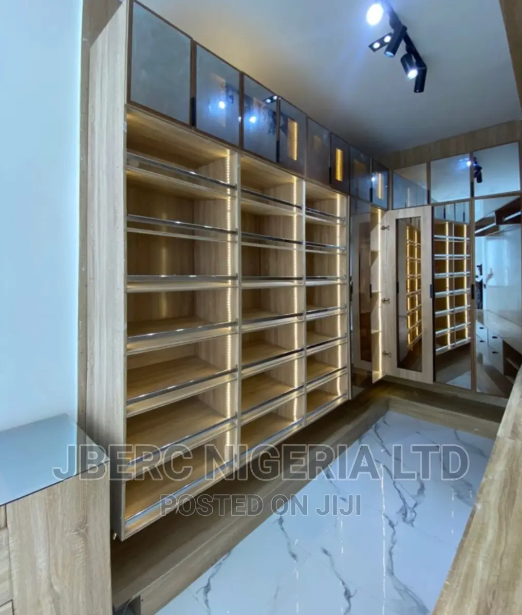 5bdrm Duplex in Chevron for sale in Chevron