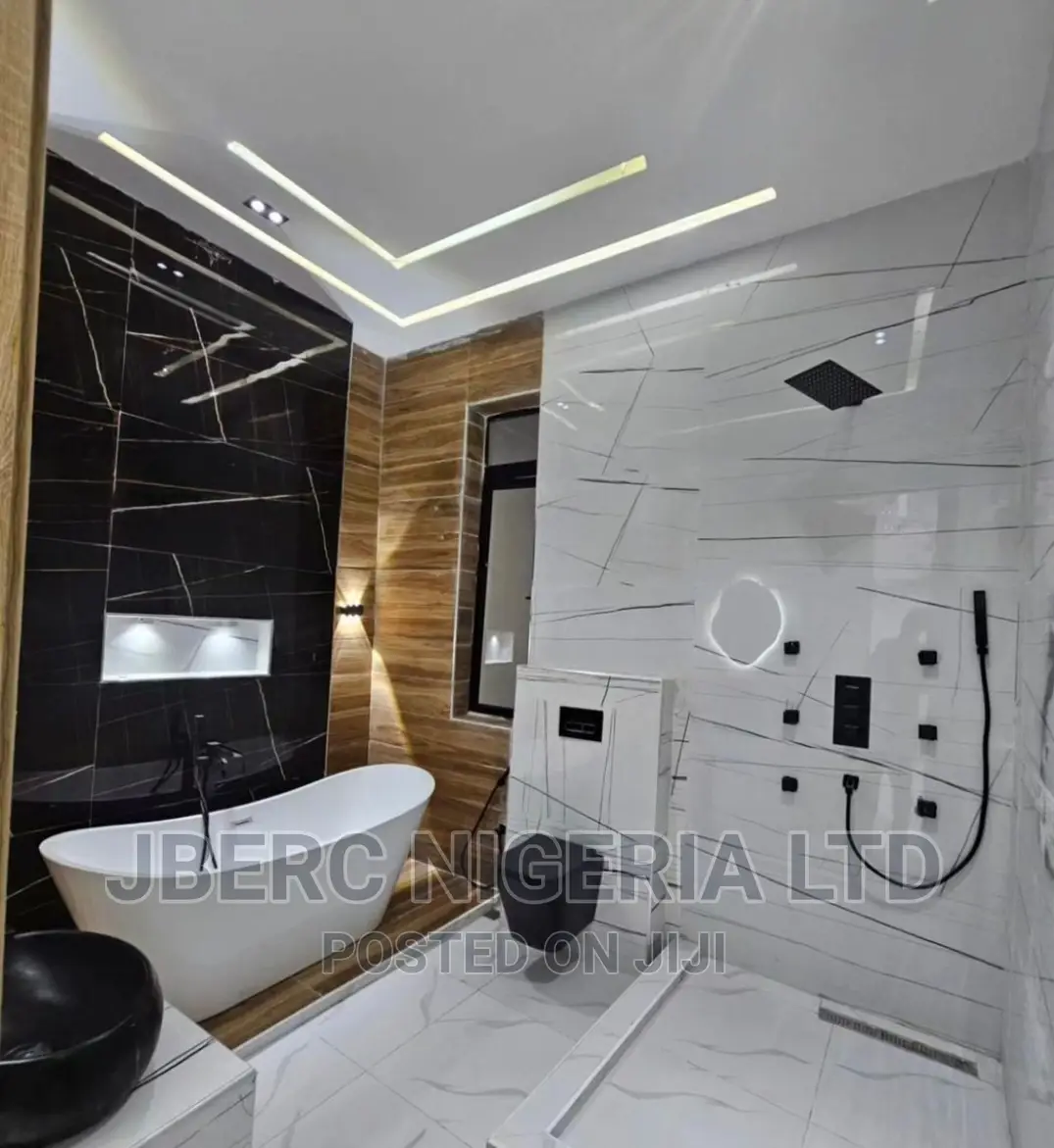 5bdrm Duplex in Chevron for sale in Chevron