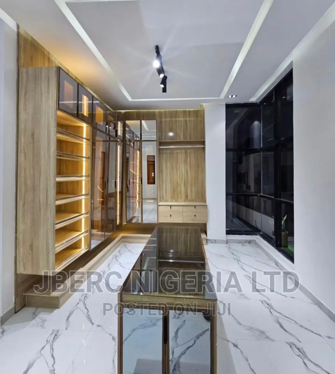 5bdrm Duplex in Chevron for sale in Chevron