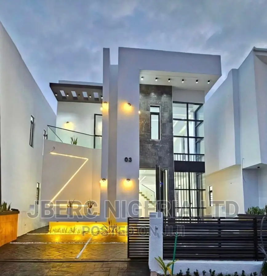 5bdrm Duplex in Chevron for sale in Chevron