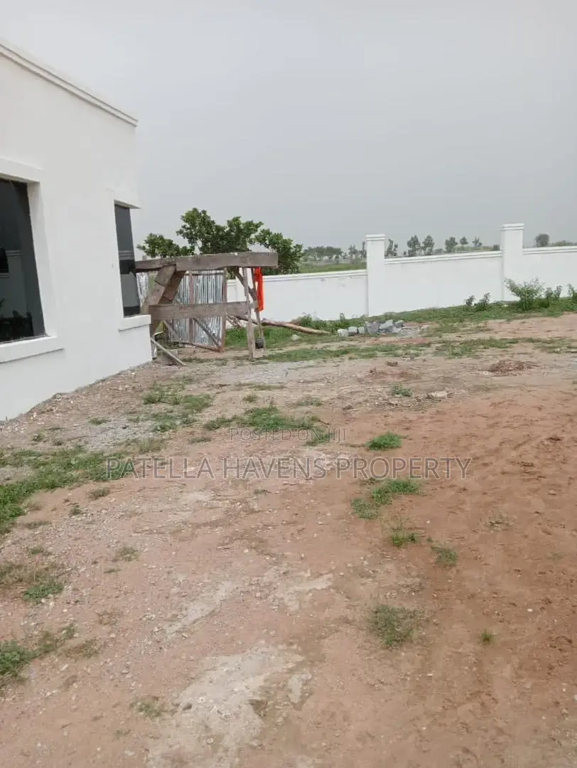 Estate Land for Sale in Strategic Location in IDU in Idu