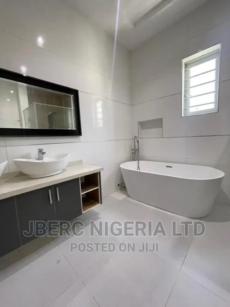 5bdrm Duplex in Lakeview Park Estate, Ikota for sale in Ikota