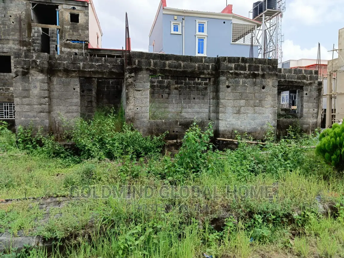5bdrm Duplex in Lugbe for sale in Sabon Lugbe