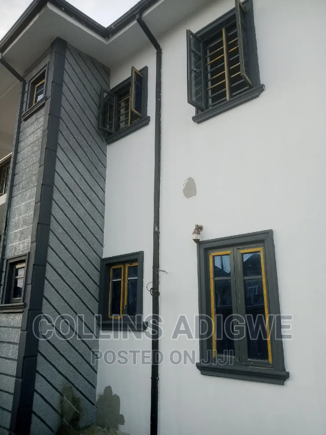 3bdrm Apartment in Ogombo for sale in Ogombo