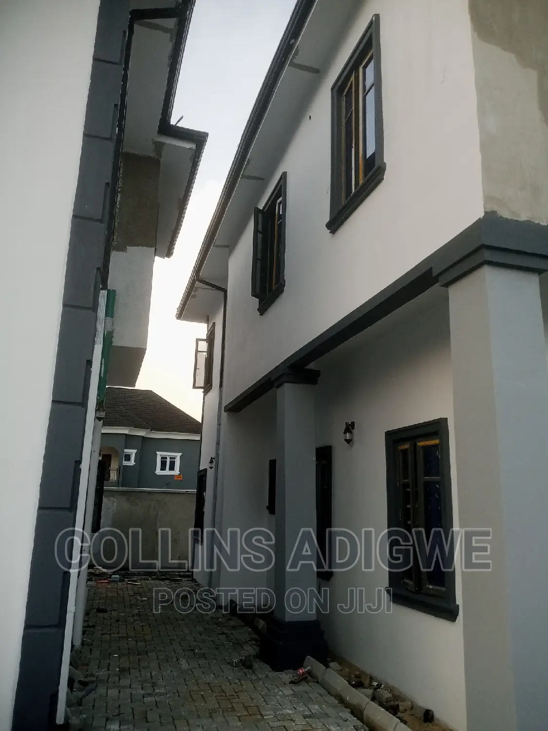 3bdrm Apartment in Ogombo for sale in Ogombo