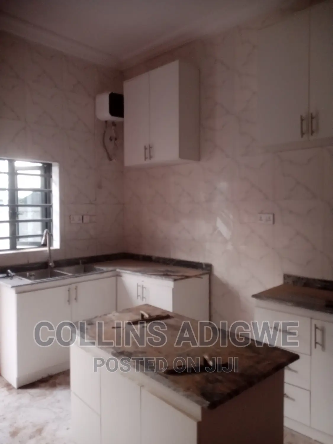 3bdrm Apartment in Ogombo for sale in Ogombo